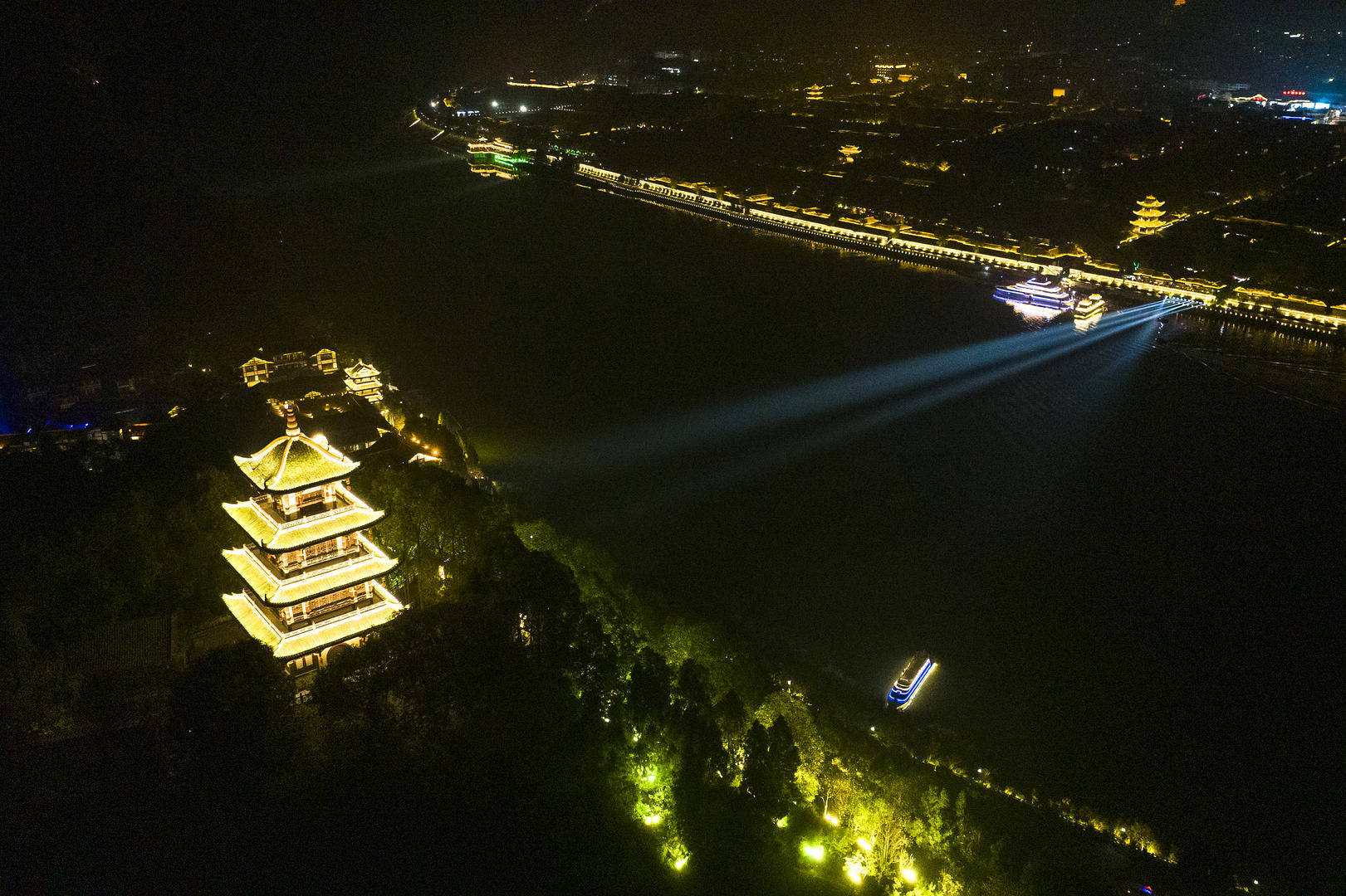 皇冠信用盘注册_游客投诉在阆中一景区被索要597元上香费 官方：已致歉退款皇冠信用盘注册，景区停业整顿