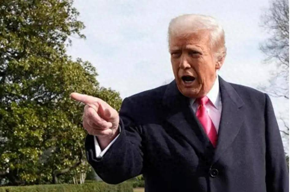 皇冠信用网登3代理_特朗普被晾4天皇冠信用网登3代理，中方未发请柬，美果断选择报复？要对中国起重机征税