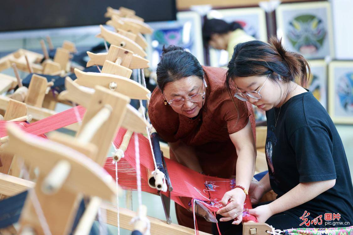 皇冠信用網注册网址_【文化和自然遗产日】非遗薪火代代传 匠心接力续华章