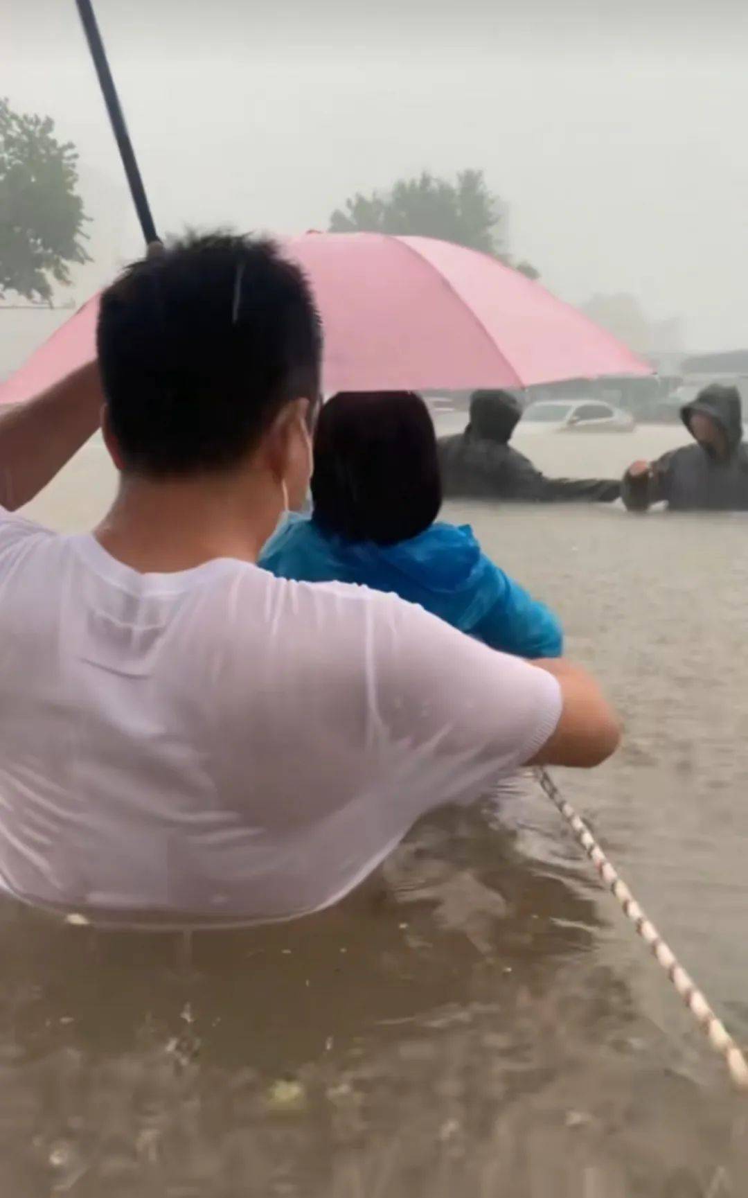 信用网如何申请_郑州暴雨致京广路隧道被淹信用网如何申请，亲历者：车是飘起来的，很害怕，有人爬梯子离开 2021年也曾淹没多台车辆