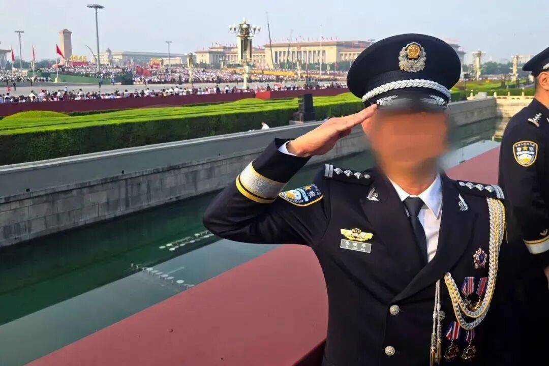 韦斯特罗斯vs赫尔辛堡_他在阅兵现场韦斯特罗斯vs赫尔辛堡，留下一张不能露面的照片！