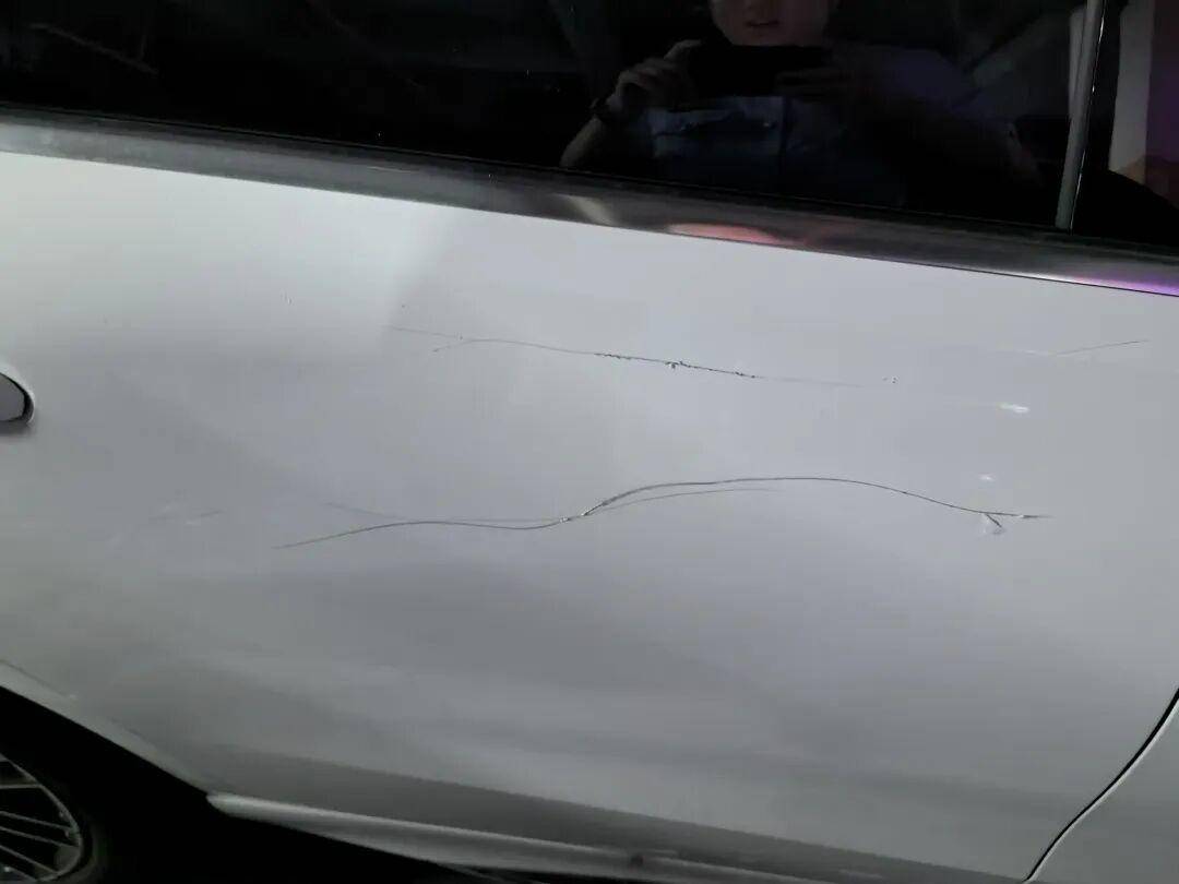 川崎前锋vs 浦和红钻_女子用铁片将邻居奔驰车划开数个口子川崎前锋vs 浦和红钻，被采取刑事强制措施 双方曾因车门磕碰发生口角
