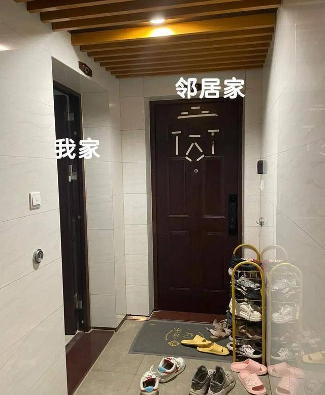 意大利甲组联赛_物业“不让门口放鞋子”意大利甲组联赛，门口放鞋柜违法吗？