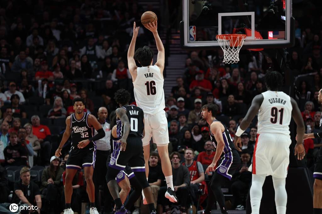 皇冠登3管理出租_季前赛-杨瀚森16+4+3帽拉文19分 开拓者险胜国王