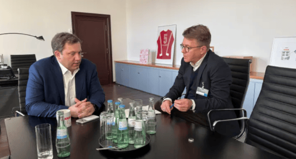 皇冠代理占成_德国铁路公司订购中国电动公交车皇冠代理占成，德财长：让我十分恼火