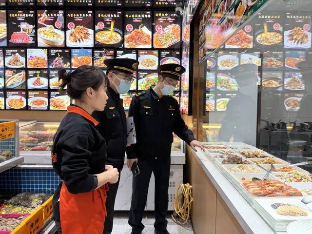 皇冠电话
_闵行夜查皇冠电话
!上海禁令下仍有商家自制售卖生腌