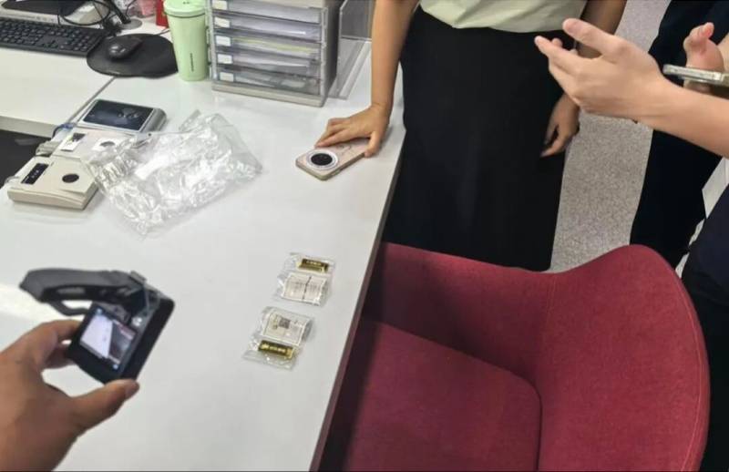 皇冠会员注册_深圳一保洁员在学生公寓垃圾桶捡到2条金条皇冠会员注册，失主三日未现身
