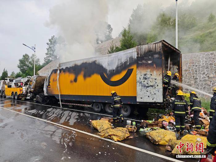 皇冠信用网代理注册_二广高速山西太长段：物流车隧道内起火 230人被紧急疏散