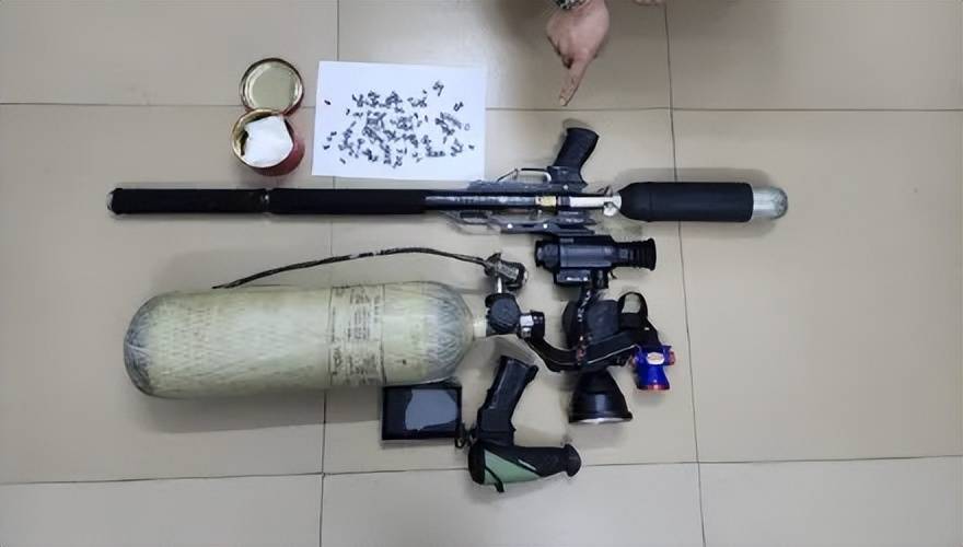 皇冠信用网代理_头部中弹！近日安徽18岁男孩深夜遭遇枪击皇冠信用网代理，枪是从哪来的？